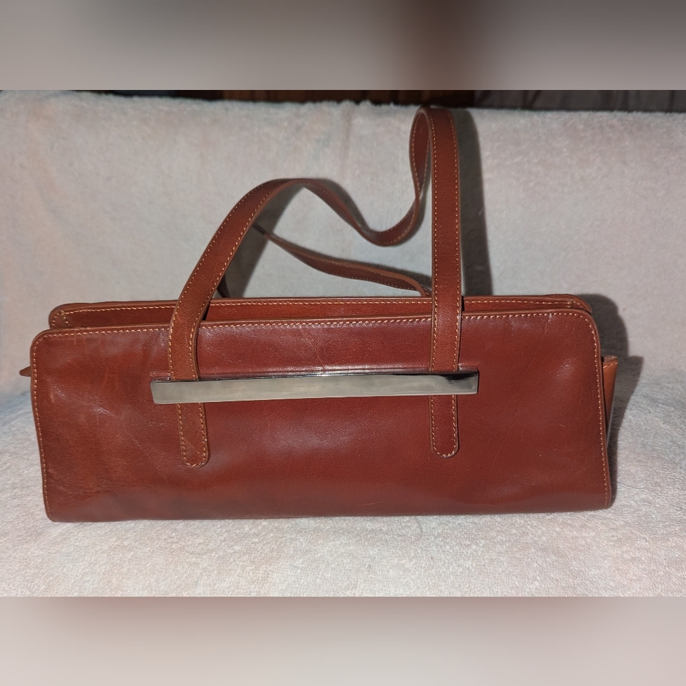 Borsetta Milano Elegant Brown Leather Shoulder Bag with Silver Detail